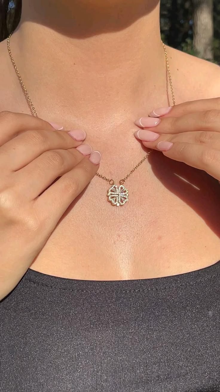 C211 Simple Heart-to-Heart Four-Leaf Clover Necklace for Women - Fashion Lockbone Chain with Heart Folded Design - One Pendant for Two Wears